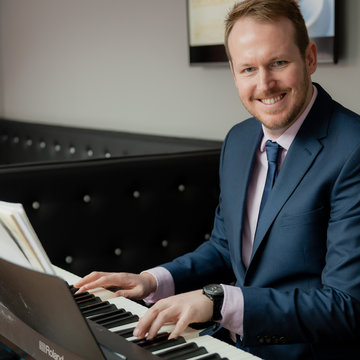 Hire David Cartmell Pianist with Encore