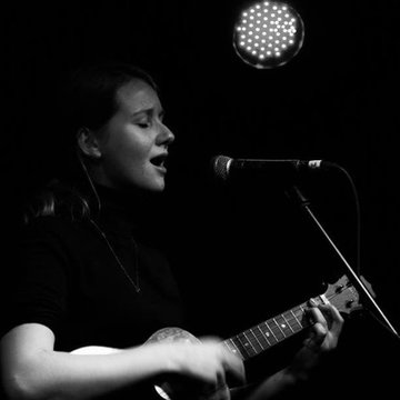 Hire Eleanor Lang Singing guitarist with Encore