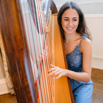 Hire Stefania Lo Castro Harpist with Encore