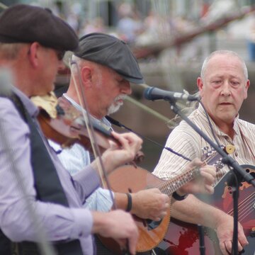 Hire The Wee Bag Band Folk band with Encore