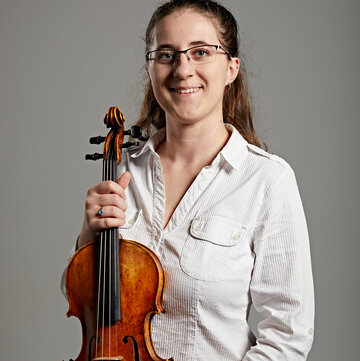 Hire Greta Ferro Music Violinist with Encore