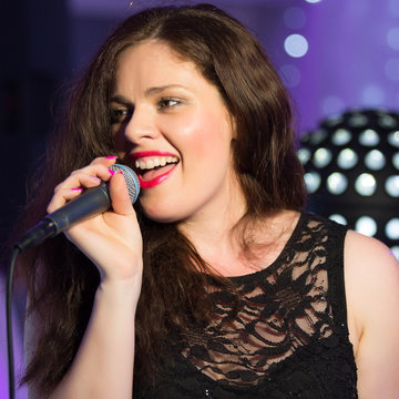 Hire Lynsey Pugh Singer with Encore