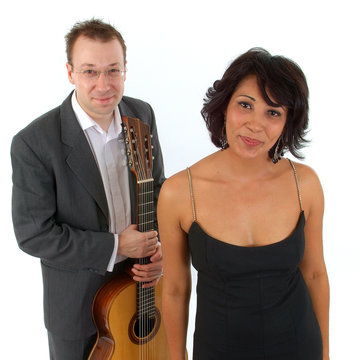 Hire Leandra Varanda & Jonathan Preiss O Samba da Bossa UK Singer with Encore
