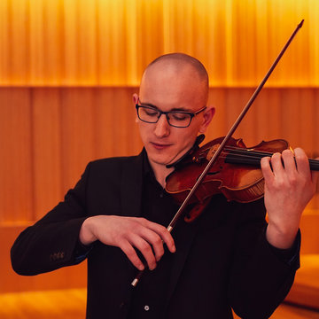 Hire Karel Vrbik Violinist with Encore