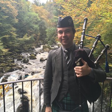 Hire Chris Gray - Piper & Pianist  Bagpiper with Encore