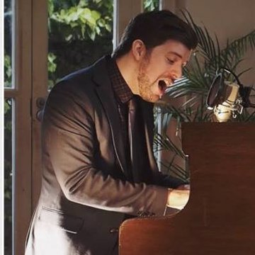Hire Peter Cole Singing pianist with Encore