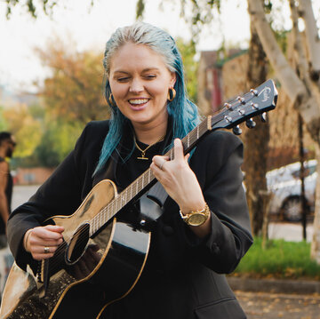 Hire Lucy Ellen Singing pianist with Encore