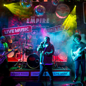 Hire Uprising Cover band with Encore