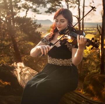 Hire Claire Rhiannon  Electric violinist with Encore