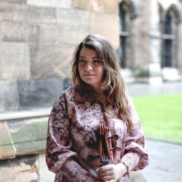 Hire Maria Orłowska Cellist with Encore