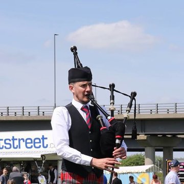 Hire Rick Brown Bagpiper with Encore