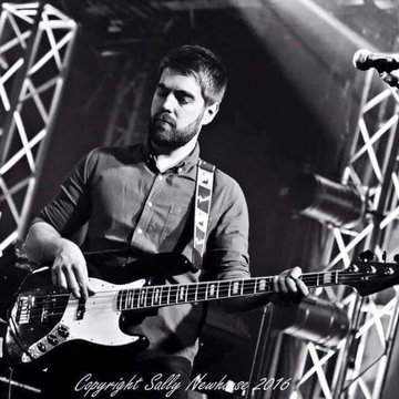 Hire Mat Vickers Bass guitarist with Encore