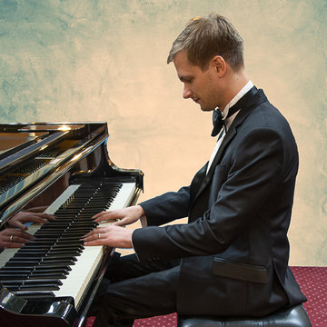 Hire Joshua Crunden Pianist with Encore