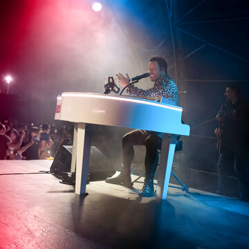 Hire PianoFactor Disco & funk band with Encore