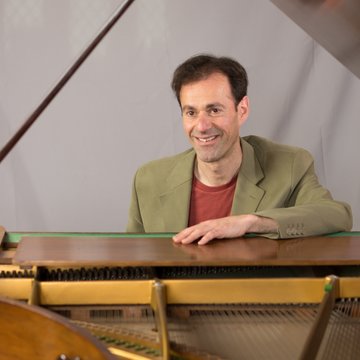 Hire Jonathan Majin Pianist with Encore