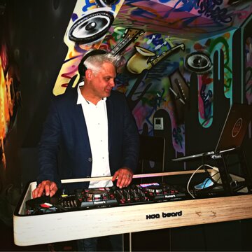 Hire DJ Remmy DJ with Encore