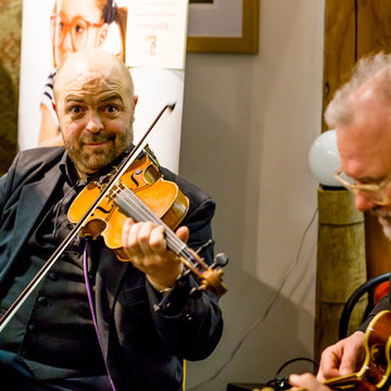 Hire The Billy Thompson Duo/Trio Gypsy jazz band with Encore