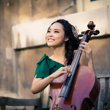 Hire Catherine Lee Cellist with Encore