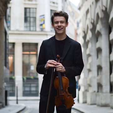 Hire Harry Kneeshaw Violinist with Encore
