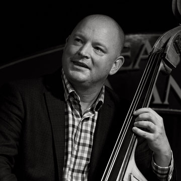 Hire Dan Sheppard Double bassist with Encore