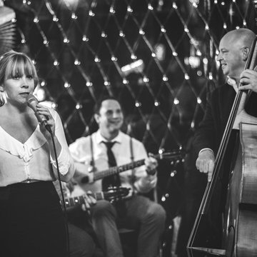 Hire Sara Sings Jazz Vintage jazz band with Encore