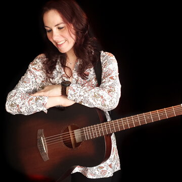 Hire Liane Silva Guitarist with Encore