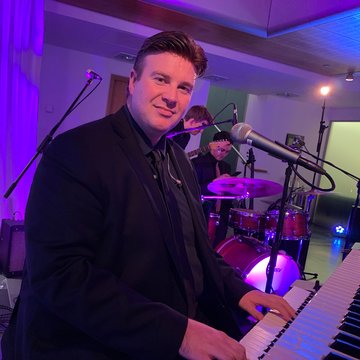 Hire Paul Scarto Singing pianist with Encore