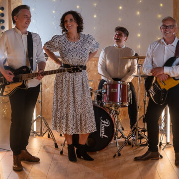 Hire Dancefloored Wedding band with Encore