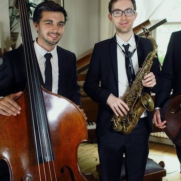 Hire It's Alright With Three Alto saxophonist with Encore