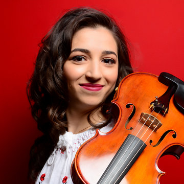 Hire Adriana Cristea Violinist with Encore