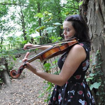 Hire Ali Regan Violinist with Encore