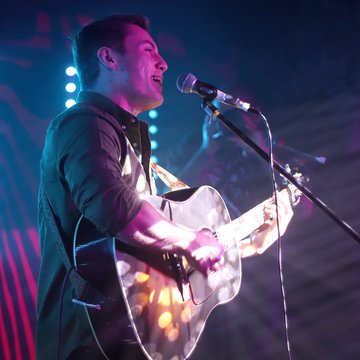 Hire Danny Jones Singing guitarist with Encore