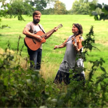 Hire FiddleBack - Ollie Back & Sam on the Fiddle Folk band with Encore