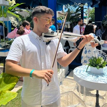 Hire Mateus Dandalo Electric violinist with Encore