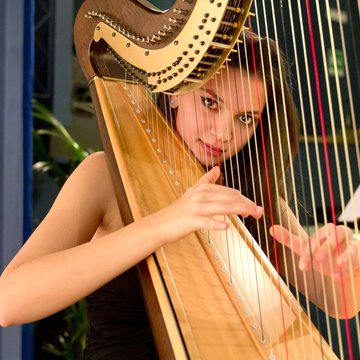 Hire Anna Astesano Harpist with Encore