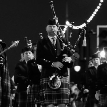 Hire Craig Swarbrick Bagpiper with Encore