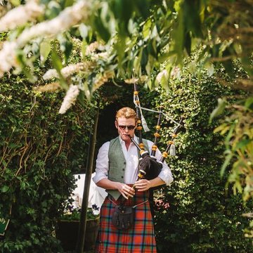 Hire Paddy Duff Bagpiper with Encore