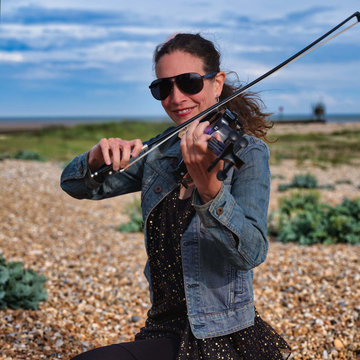 Hire Miriam Eisele Electric violinist with Encore