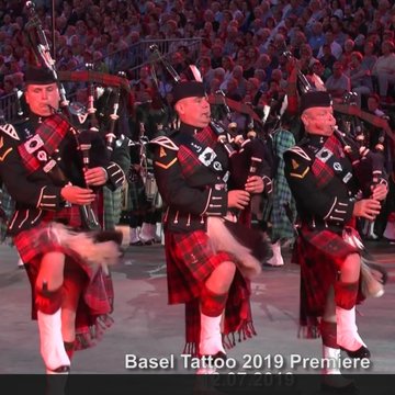 Hire Andrew Robling Bagpiper with Encore