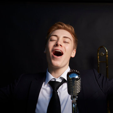 Hire Frankie Bounds Singer (tenor) with Encore