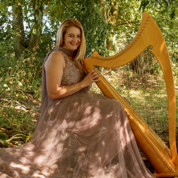 Hire Naomi Wright Harpist with Encore