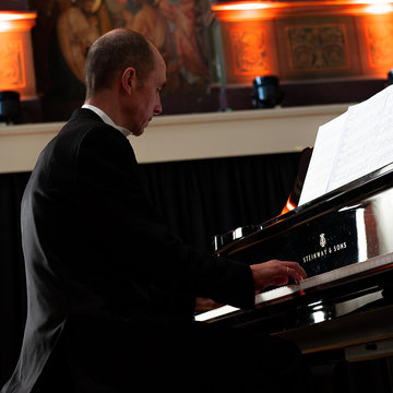 Hire Matthew O'Connor DipLCM  Pianist with Encore