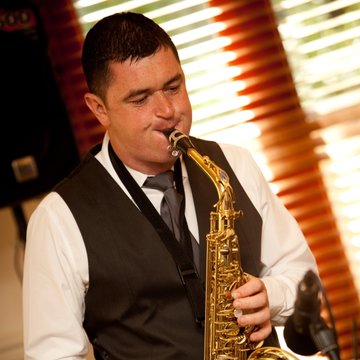 Hire Andy Lightfoot Clarinettist with Encore