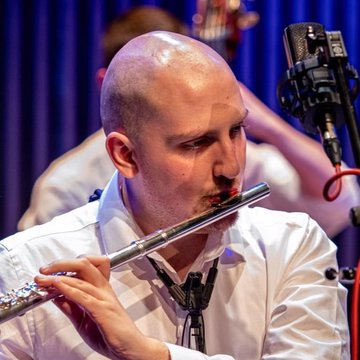 Hire Josh Landsburgh Clarinettist with Encore