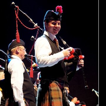 Hire Michael Basford Bagpiper with Encore