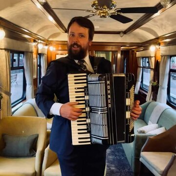 Matthew Maclennan Accordionist and Scottish Ceilidh Band