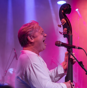 Hire Phil – Singer & Bassist Double bassist with Encore