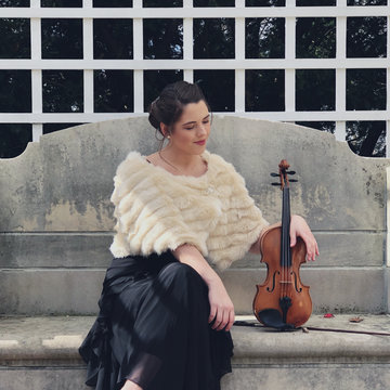 Hire Anastazie Vithova Violinist with Encore