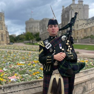 Hire Ally Park Bagpiper with Encore