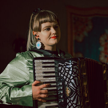 Hire Heather Ferrier Accordionist with Encore